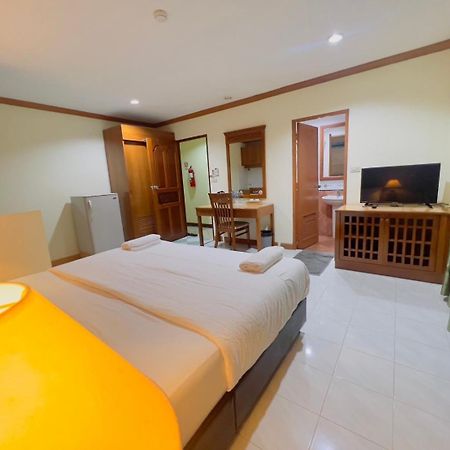 Royal Vista Hotel Patong Bagian luar foto