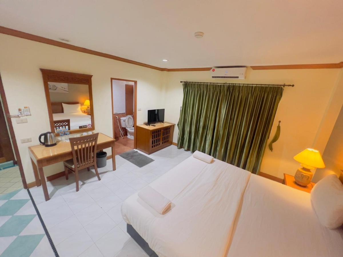 Royal Vista Hotel Patong Bagian luar foto