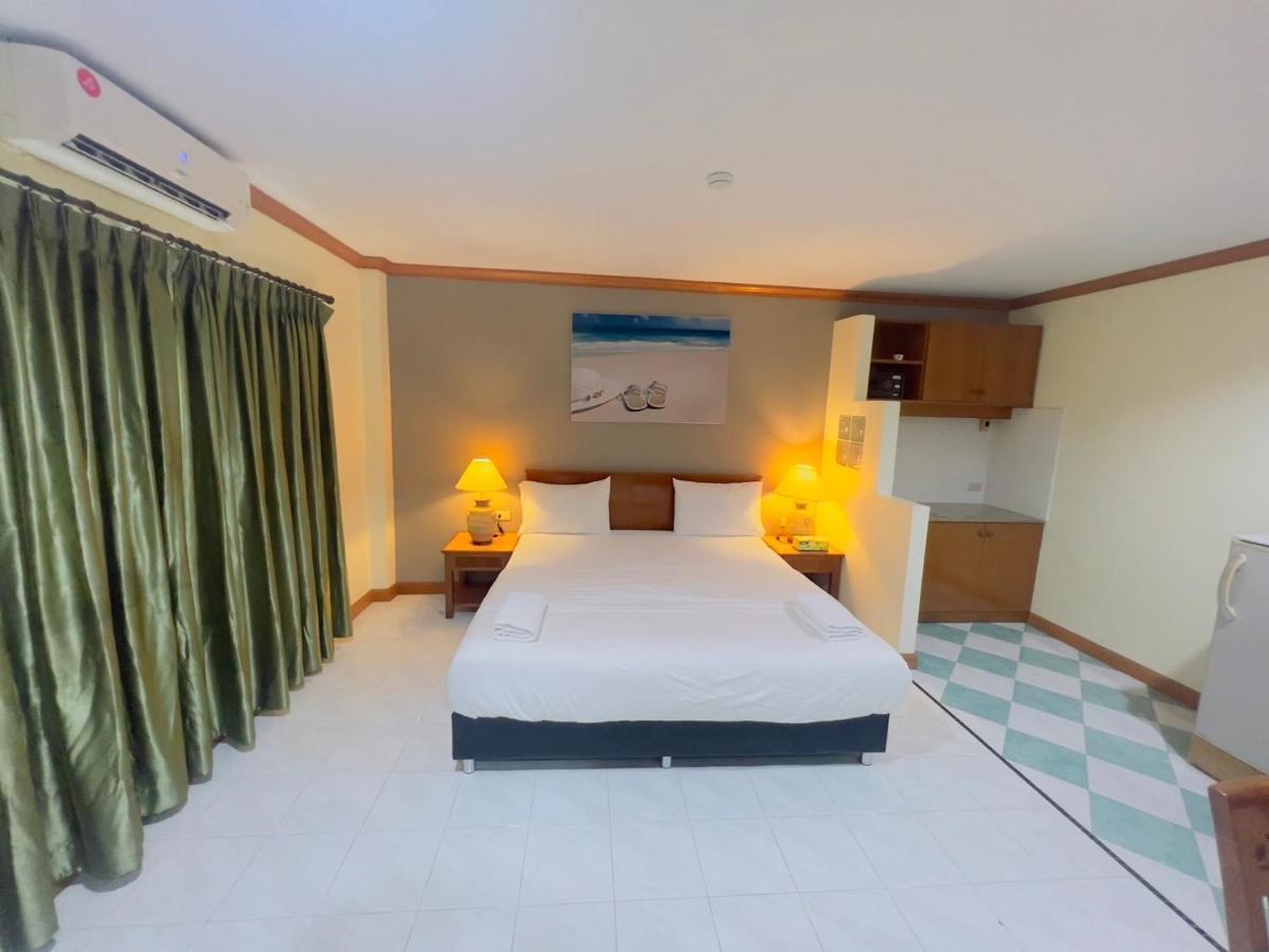 Royal Vista Hotel Patong Bagian luar foto