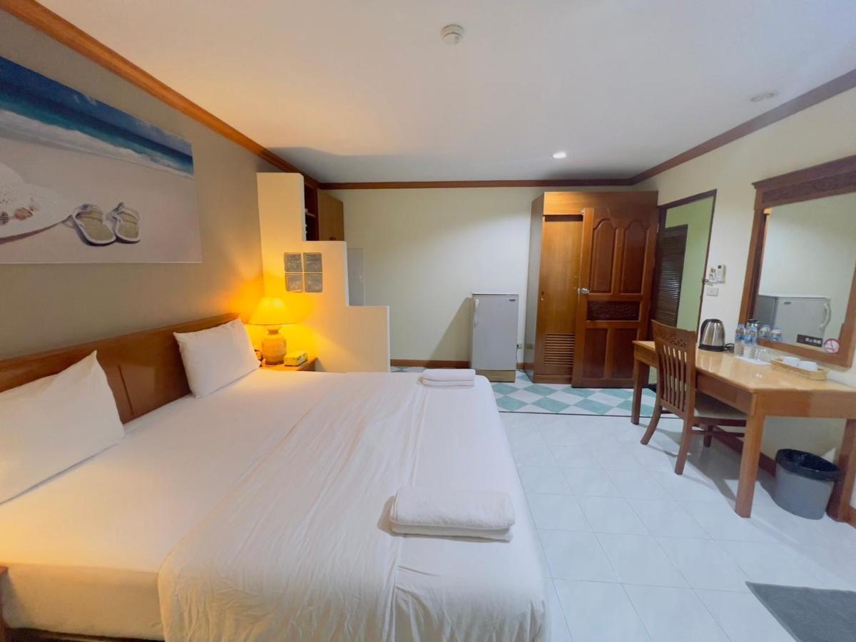 Royal Vista Hotel Patong Bagian luar foto