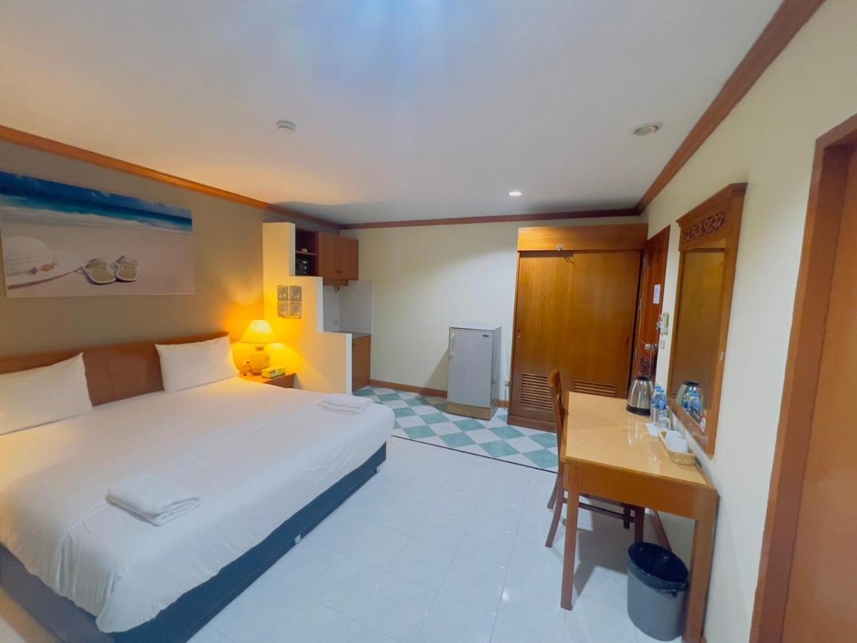 Royal Vista Hotel Patong Bagian luar foto