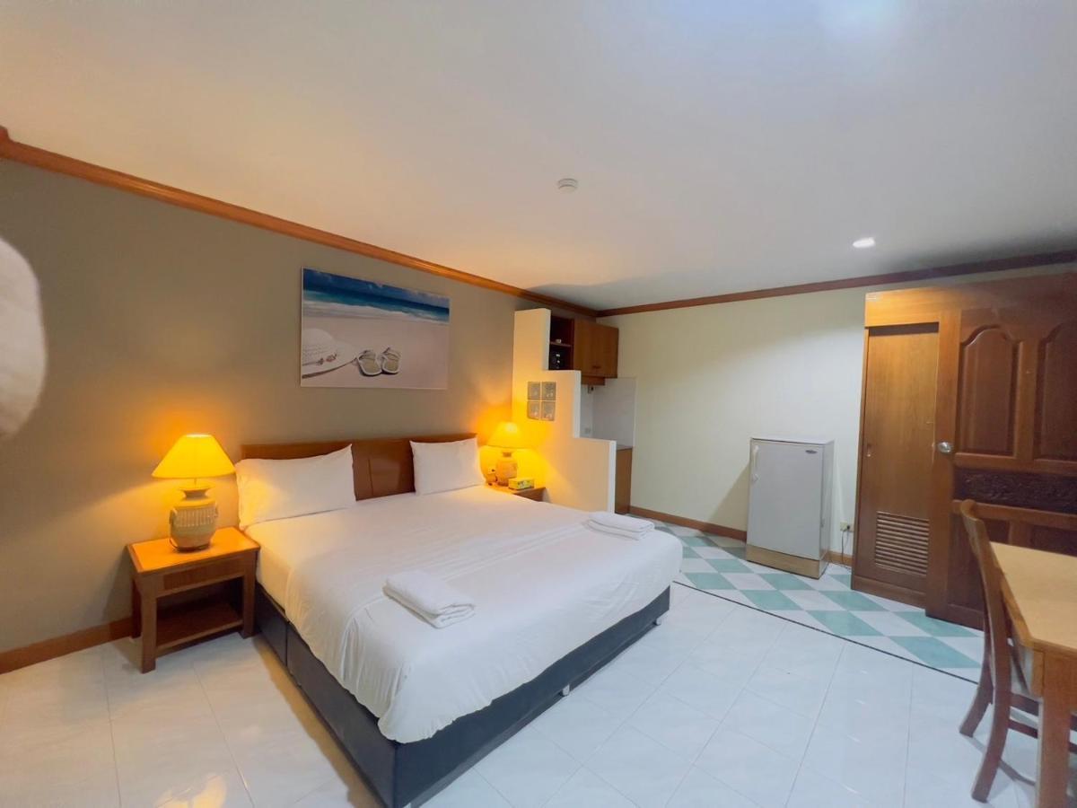 Royal Vista Hotel Patong Bagian luar foto