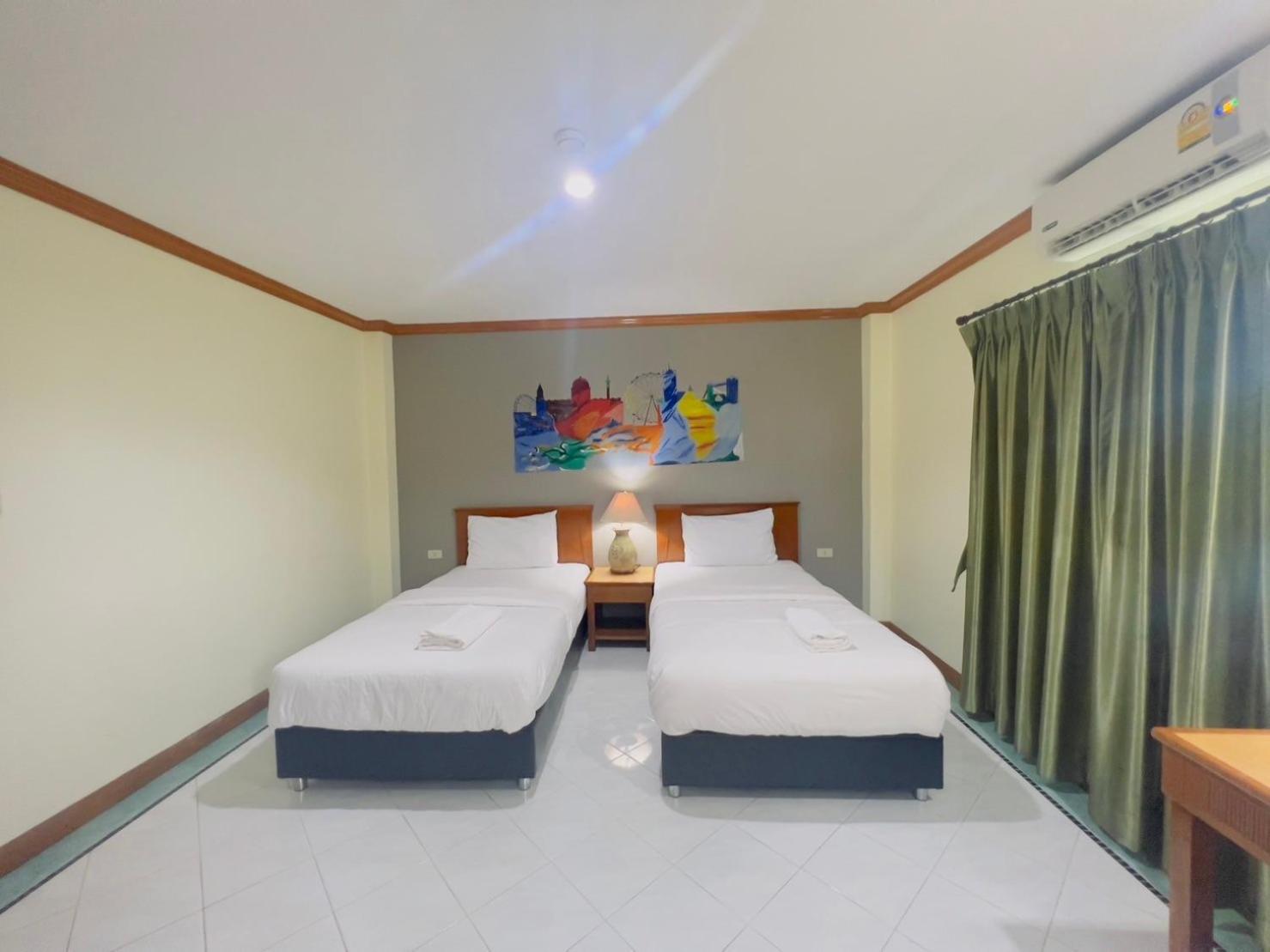 Royal Vista Hotel Patong Bagian luar foto