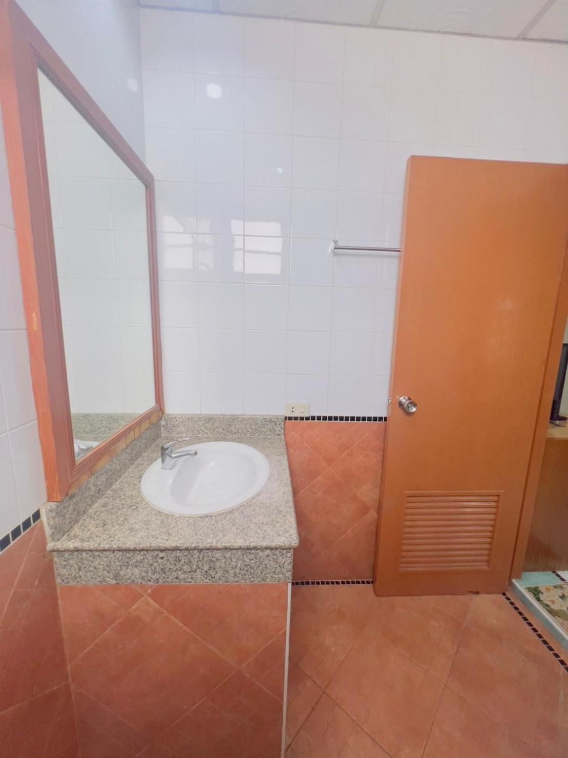Royal Vista Hotel Patong Bagian luar foto