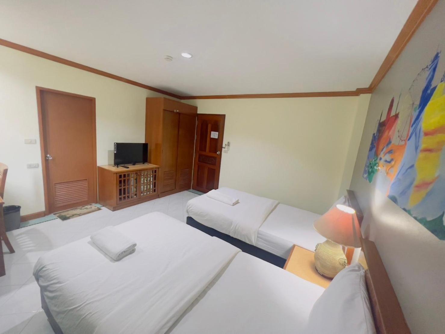Royal Vista Hotel Patong Bagian luar foto