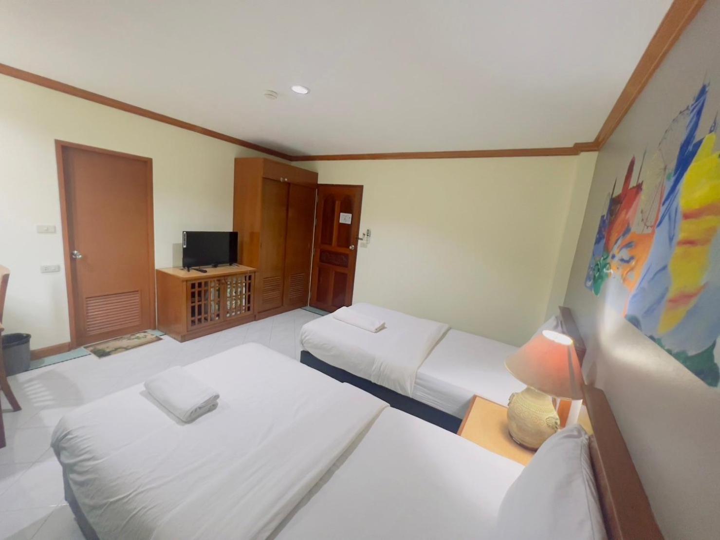 Royal Vista Hotel Patong Bagian luar foto