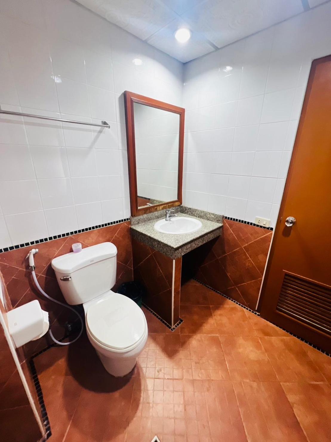 Royal Vista Hotel Patong Bagian luar foto
