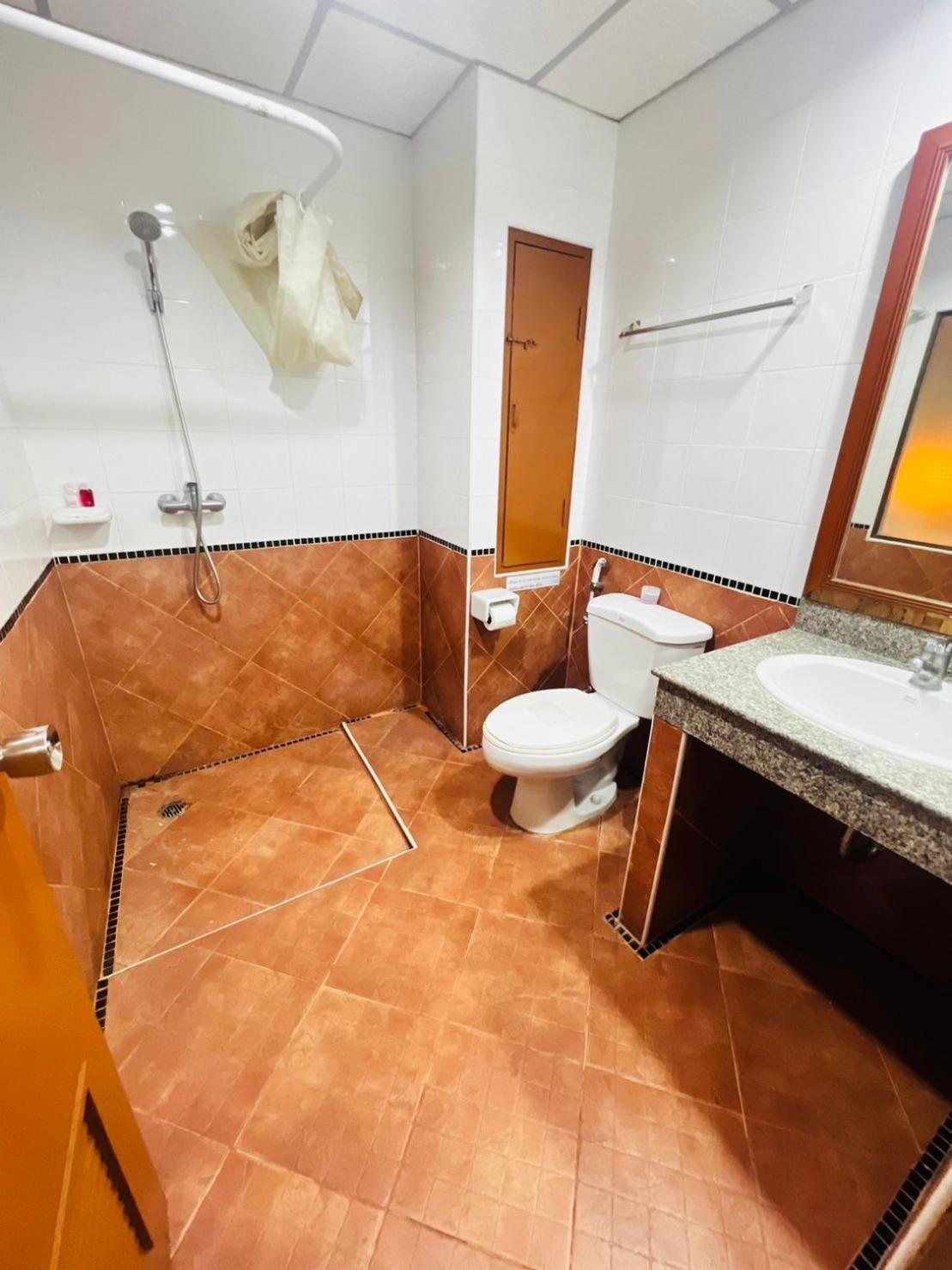 Royal Vista Hotel Patong Bagian luar foto