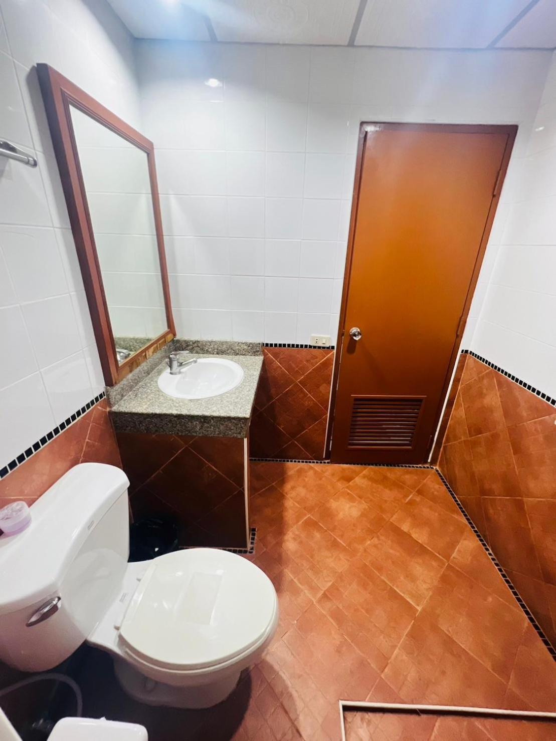 Royal Vista Hotel Patong Bagian luar foto