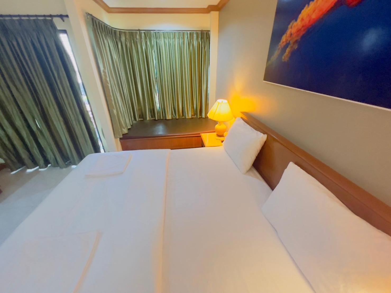 Royal Vista Hotel Patong Bagian luar foto